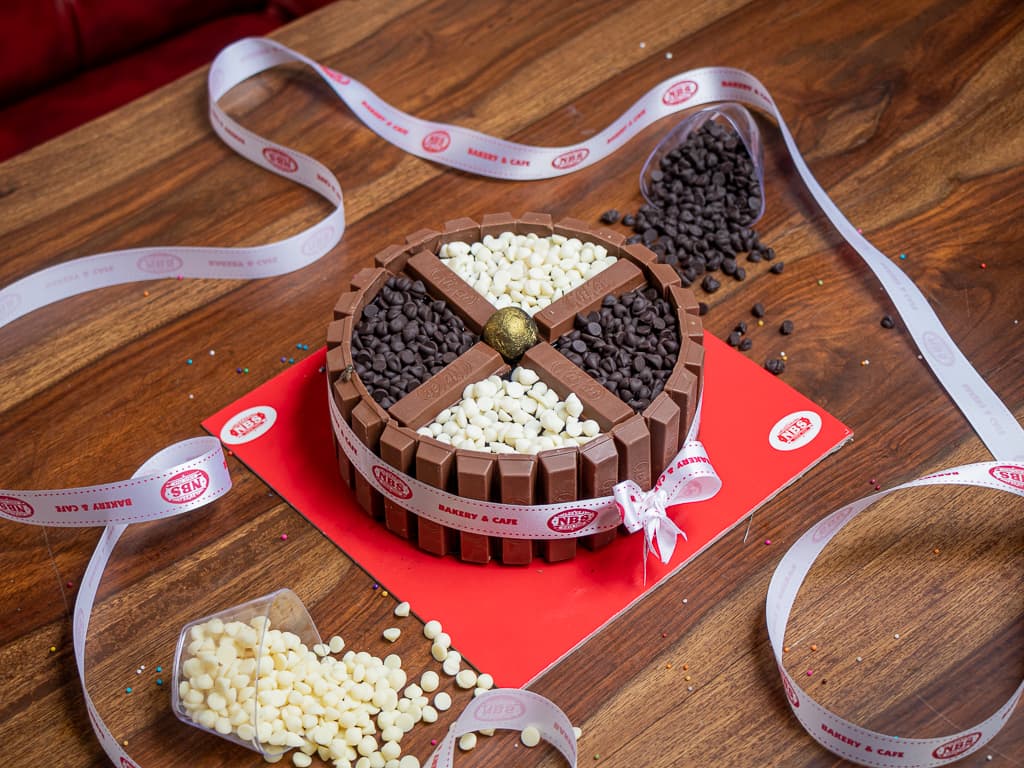 KitKat Chocolate Cake